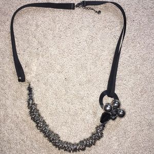 Gently worn statement necklace, great condition!